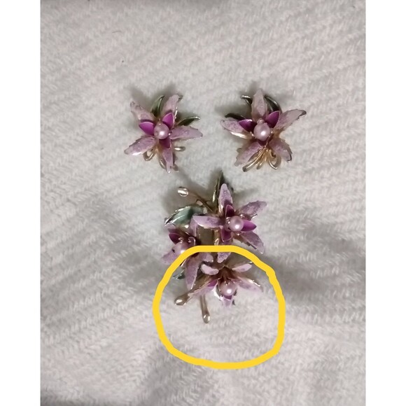 Vintage 1950s Lilly Rose Brooch Pin Earring Set - Purple Enamel Flowers & Pearls - Picture 12 of 12